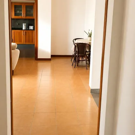 Beautiful 2br - 10 Mins From - Ocean Views * Funchal (Madeira)